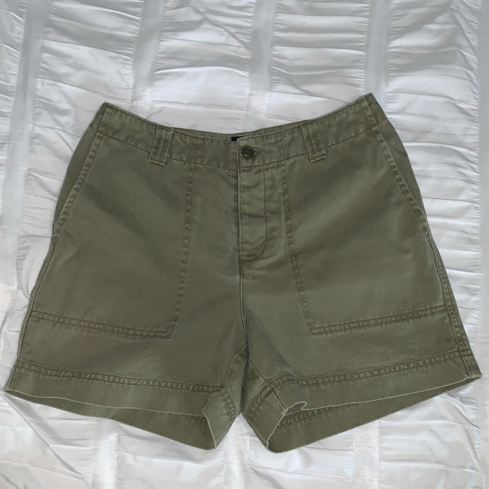 3 for 22! 💎 GAP Olive Woman’s shorts